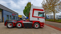 20251019-Tom-Holding-00223